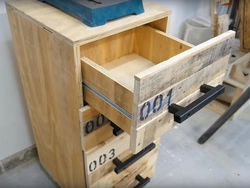 8 Tavolino Pallet con cassetti in legno